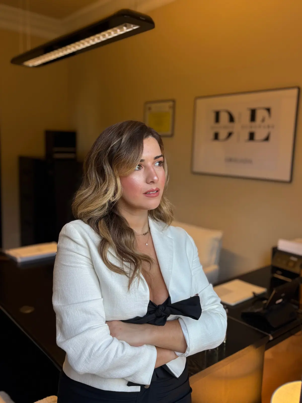 Retrato de Desiree Echepare en su despacho